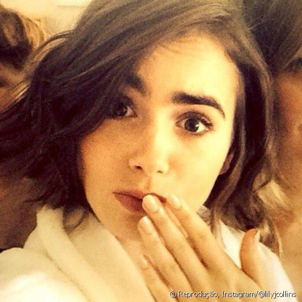 A atriz usa o Instagram para mostrar algumas de suas unhas como fez com esse nude cl?ssico